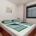 Front In With Sauna Casa vacanze Palit