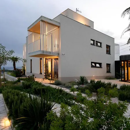 Front In With Sauna *