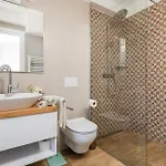 בית נופש Front In With Sauna