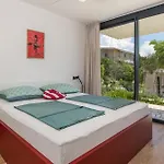 Front In With Sauna בית נופש Palit
